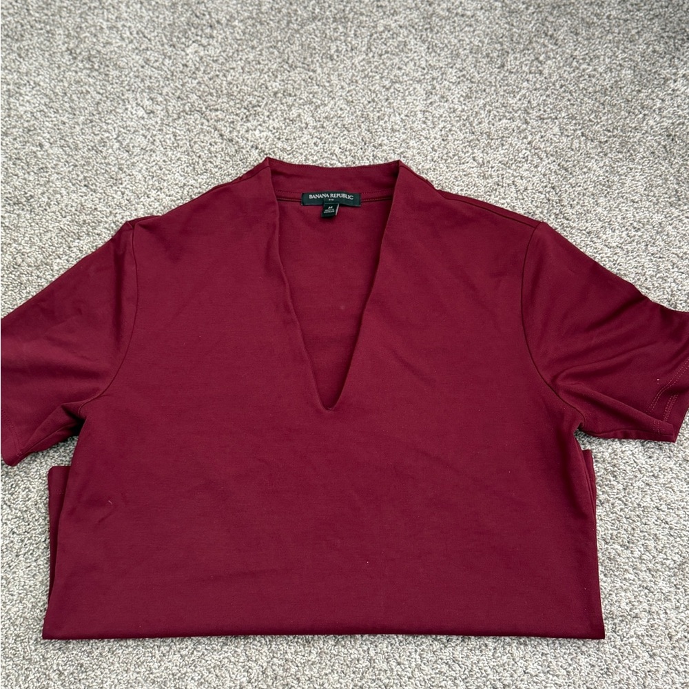 Banana Republic Women's Deep Wine V-Neck Short Sleeve Top